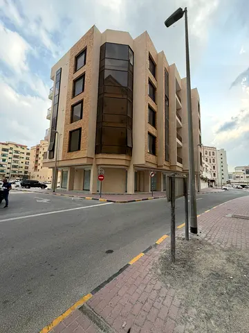 غرفه وصاله اول ساكن فرش فندقي شامل الاجهزه الكهربيه وشامل الفواتير