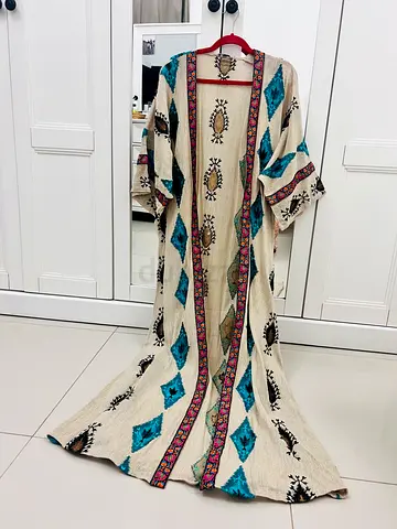 Embroidered Long Kaftan/Abaya with Teal and Pink Accents - size 60