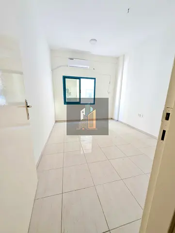 CLEAN 1BHK // WITH SPLIT AC// BALCONY AND CLOSE HALL