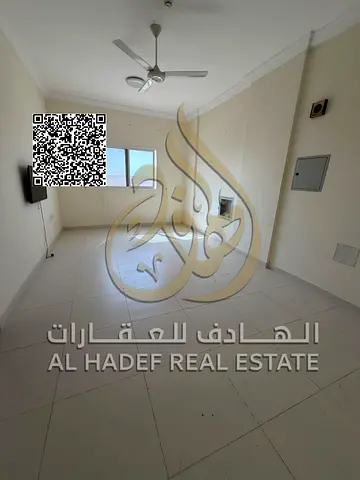 شقة غرفة وصالة بمساحة كبيرة جدًا في الروضة 1، حمامان بدون بلكونة، بجوار شرطة الحميدية وأمام كنز هايبر ماركت، 32 ألف سنويًا على 4 أو 6 دفعات، تأمين شيك