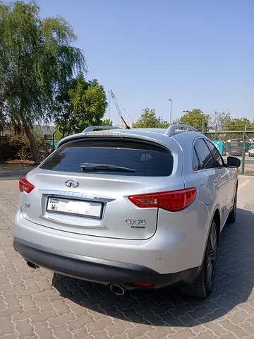 2018 Infiniti QX70 photo 3