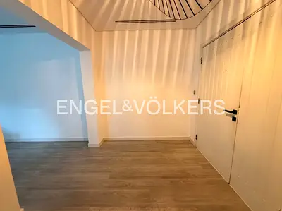 Unfurnished | Fully Upgraded | Single Row | VOT