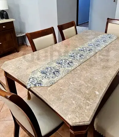 599 Dining table and chairs