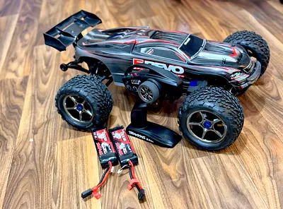 Traxxas Erevo 6S including Remote and 3S 2 batteries