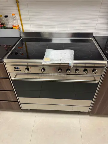 Smeg electric cooker