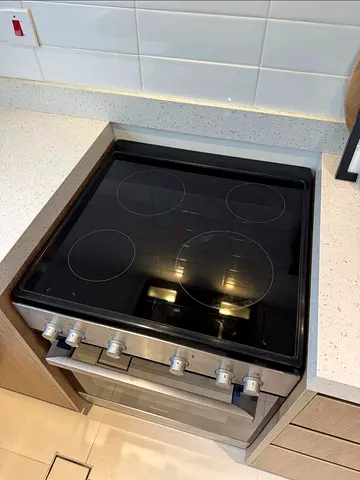 Siemens 4 Burner Electric cooker 60 by 60cm