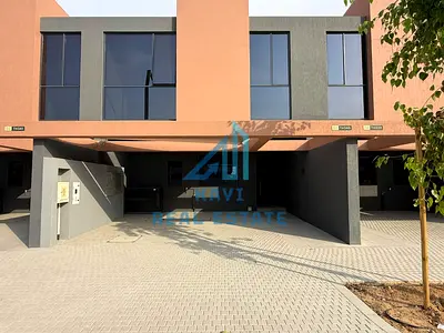 ✨ فيلا أنيقة للإيجار بـ 4 غرف نوم (موقع مميز بصف مستقل) في مجمع "سارو" بمشروع "مسار" – مدينة تلال، الشارقة ✨