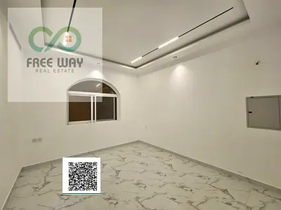 - 🛏️ Bedroom and living room - 🚿 Two bathrooms - 🛌 Master bedroom - ❄️ Central air conditioning