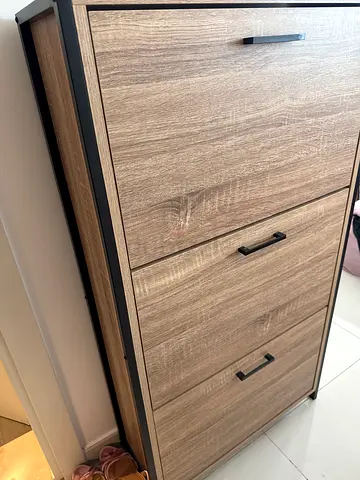Shoe cabinet