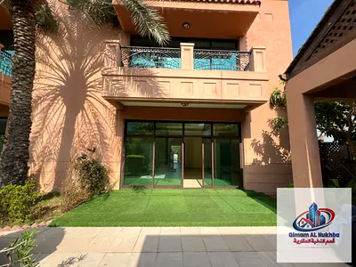 فيلا 4 غرف في شرقان داخل كمباوند على الشارع الرئيسي، 2 بلكونة، غرف ماستر، مطبخ مجهز، خادمة وحارس ومخزن وغسيل، باركن خاص وجيم ومسبح