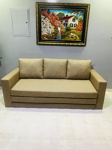 Beige 3-seater Sofa in Good Condition - Modern Design