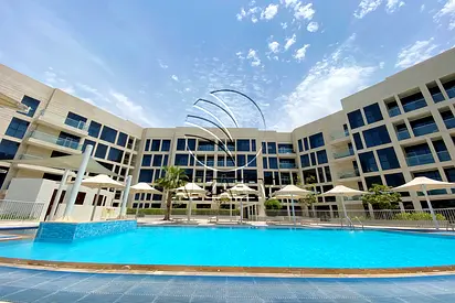 Luxury Living | 2 payment - 3+Maid | Vacant