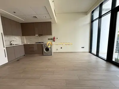 غرفة نوم واحدة مطلة على المسبح | عزيزي ريفييرا 19 | تصميم مشرق