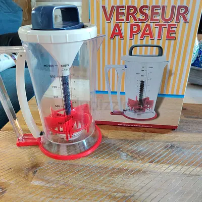Pancake/Batter Dispenser - Verseur à Pâte, used good condition