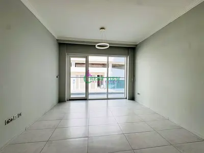 شقة مشرقة بغرفة نوم واحدة | ريجنت كورت | إطلالات الشرفة