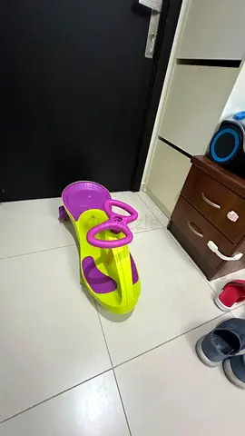 Kid's swing car