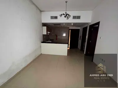 سعر مناسب - غرفة نوم رئيسية + صالة - مساحة واسعة - تكييف مركزي - موقف سيارات - قريب من جميع الخدمات - قريب من الكورنيش ومخرج الشارقة