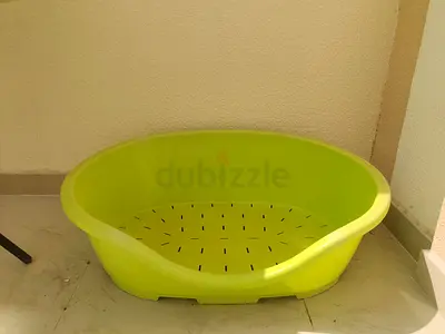 Green plastic pet bed/basket - medium size 92x62cm, good condition.