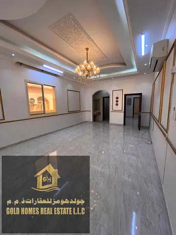 فرصة رائعة للسكن العائلي في موقع ممتاز قريب من جميع الخدمات و إلى مخرج دبي