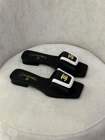 Pre-owned Chanel Black Leather Slide Sandals with Gold CC Logo (EU 38)