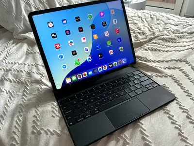 Apple iPad Pro 5th gen 13-inch (Wi‑Fi) + Magic Keyboard original - Good Condition, Ready to Use