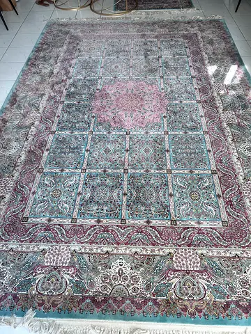 Large Luxury Persian-Style Carpet – Unique Colors, Excellent Condition