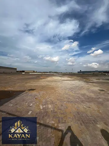Industrial land for rent in Umm Al Quwain, 29,000 sq ft, office, staff rooms, 100 kW ready .