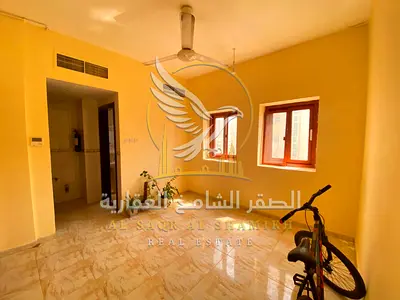 استوديو بمساحة ممتازة وموقع مميز في المجرة، قريب من كورنيش الشارقة , تكيف مركزي , اقل سعر