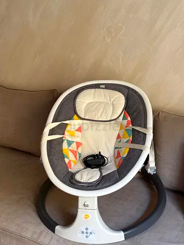4-in-1 Baby Rocker / Swing - Comfortable seat with vibration modes