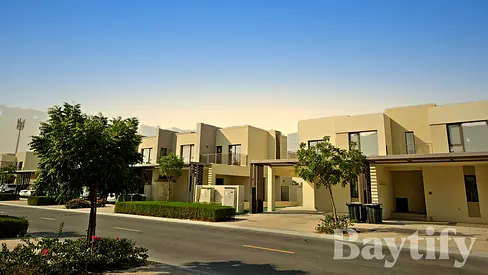 SINGLE ROW | SEMI FURNISHED | COMMUNITY LIVING