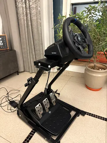 Logitech G923 Racing Wheel with Pedals and Stand - Good Condition