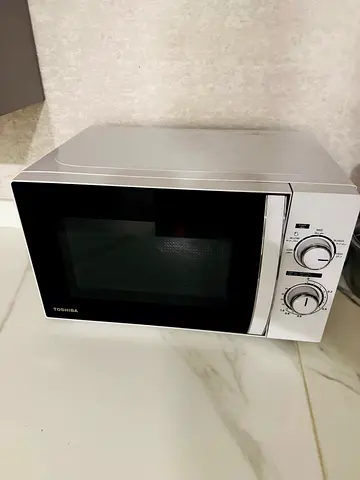 Toshiba Compact Microwave Oven - Good Working Condition