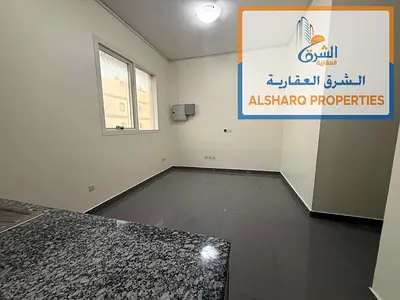 بمنطقة العاليا  مطبخ منفصل  تكييف مركزى  مضئ بالكامل   سهل المخرج للشارقة ودبى