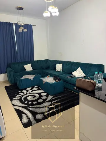 موقع مميز   مساحه كبيره  منطقه العاب اطفال   سوبر ماركت
