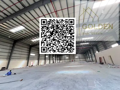 مستودع بمواصفات متكاملة للشركات الكبيرة بمساحة أرض إجمالية 43,594 قدم مربع، وارتفاع 13 متراً، وقوة كهرباء 500 كيلوواط، مع شو روم ومكاتب إدارية ومطبخ ت