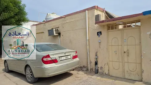 House for sale in Umm Khannour, featuring 3 bedrooms, a living room, and a majlis. The area is 2,500 square feet; it is currently rented for 16,000, and the asking price is 450,000.