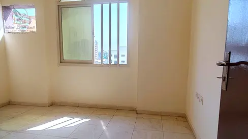 شقة غرفة وصالة للإيجار السنوي في عجمان النعيمية 1 خلف مستشفى ثومبي بموقع حيوي وسهل المخرج لدبي والشارقة