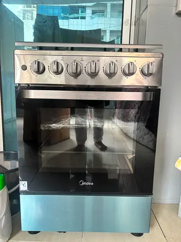 Unused Midea freestanding gas oven with 4 burners and Microwave in Box condition. Can provide bill