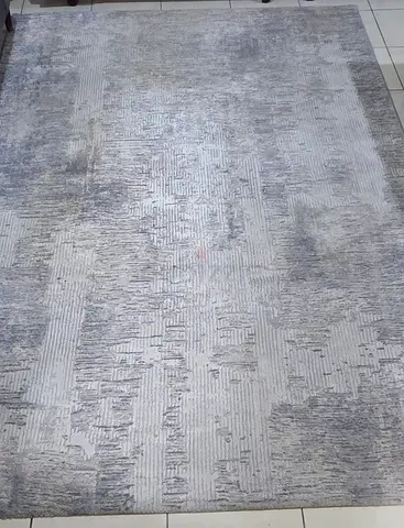 Light grey modern abstract area rug - excellent condition