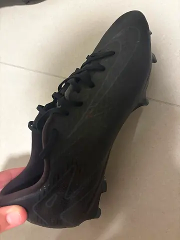 Black Nike Mercurial size 40.5