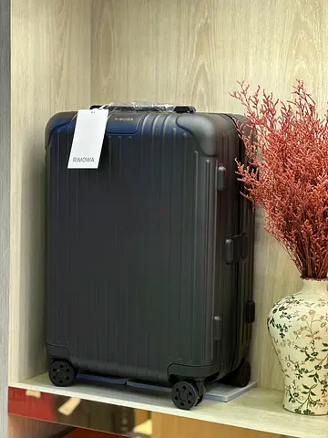 RIMOWA Cabin Essential luggage