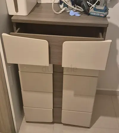 Chest of drawers