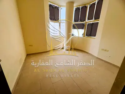 استوديو واسع بالبوطينة تكييف سبلت قريب من جميع الخدمات و4 دفعات