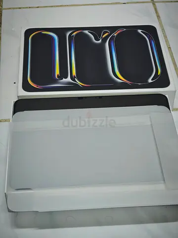 Ipad pro m5 11 inch 10 by 10 with box