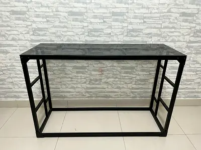 Arrow black color glass table