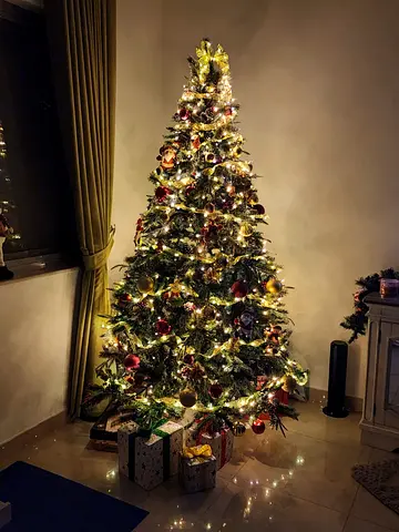 Bloomingdales 7ft Artificial Christmas Tree with all decorations and lights.