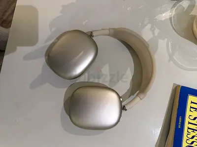 AirPods Max 2 starlight