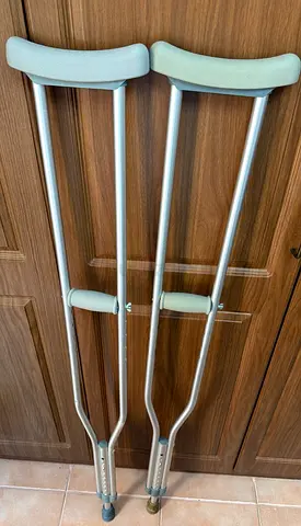 Adult crutches fully adjustable