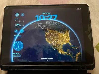 iPad 9th Gen 10.2" with Case - Excellent Condition, no scratches