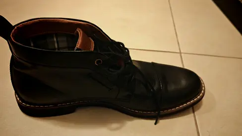 Tommy Hilfiger boots men like new with box